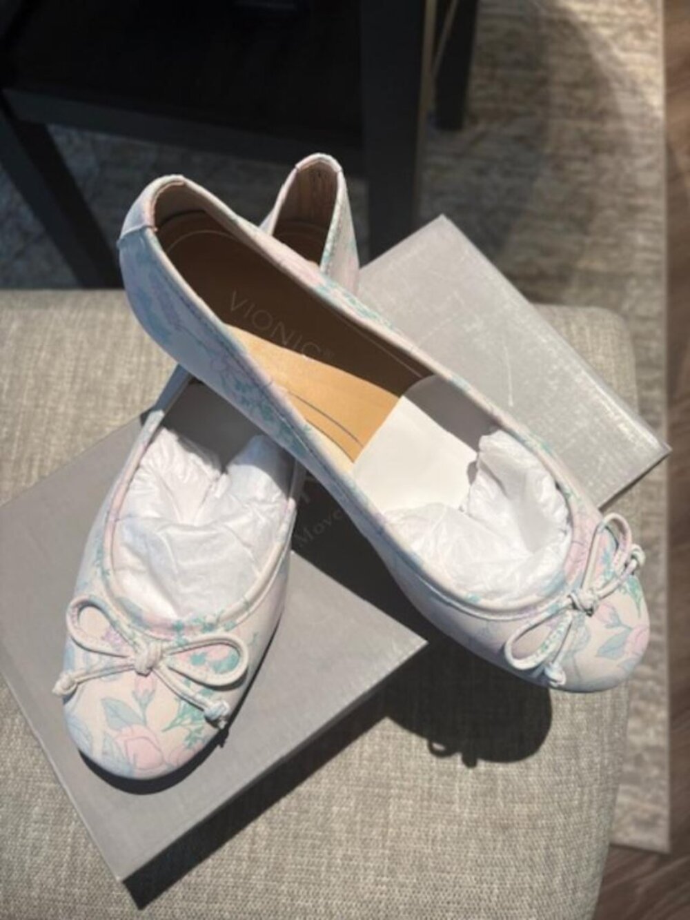 NIB Vionic Callisto Ballet Flats Size 6 Floral Leather Slip On Rounded Toe